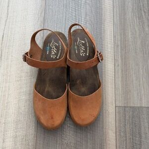 Women Tan Suede Clogs